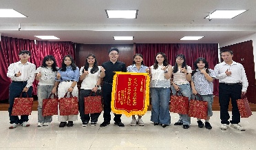 中南财经政法大学8名同学圆满结束实习